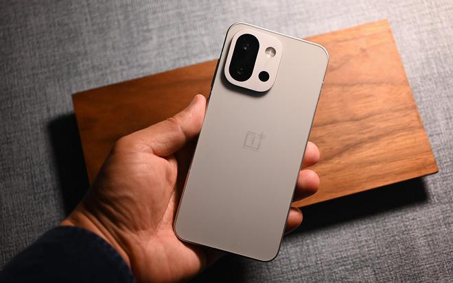 ni登场和一加13T屏幕相当两款小屏机有点难选麻将胡了2模拟器vivo S30 Pro mi(图3)